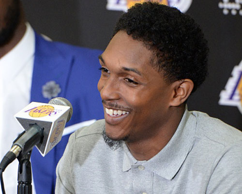 国脚连续两轮进球，状态火热（国脚连场进球，状态正佳）