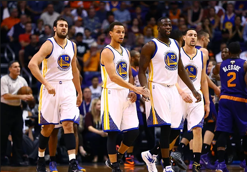 米体：家乡球队维亚雷焦深陷低迷，里皮对球员讲话鼓励他们（米体：家乡队维亚雷焦陷入低谷，里皮发声激励全队）