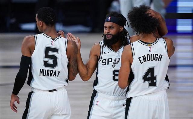 桑托斯：葡萄牙有实力成为争冠队伍，当然这条路不会简单（桑托斯：葡萄牙具备争冠实力，但通往巅峰绝非坦途）