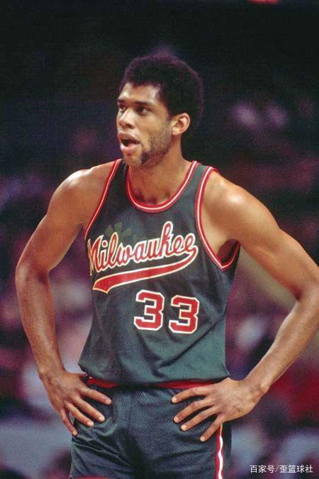 魏翊东：我和谢晖合影是在J联赛现场，被捏造成他要执教国安（魏翊东澄清：与谢晖在J联赛的合影被误传为其将执教国安）