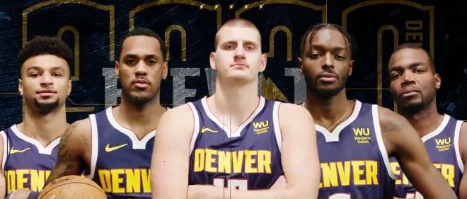 维尼修斯和阿森纳U16球员合影，2米法国门将抢镜（维尼修斯与阿森纳U16合影，2米法国门将抢尽风头）